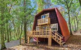 Private Lake&Beach W Golf, Fire Pit, Deck & Wifi!